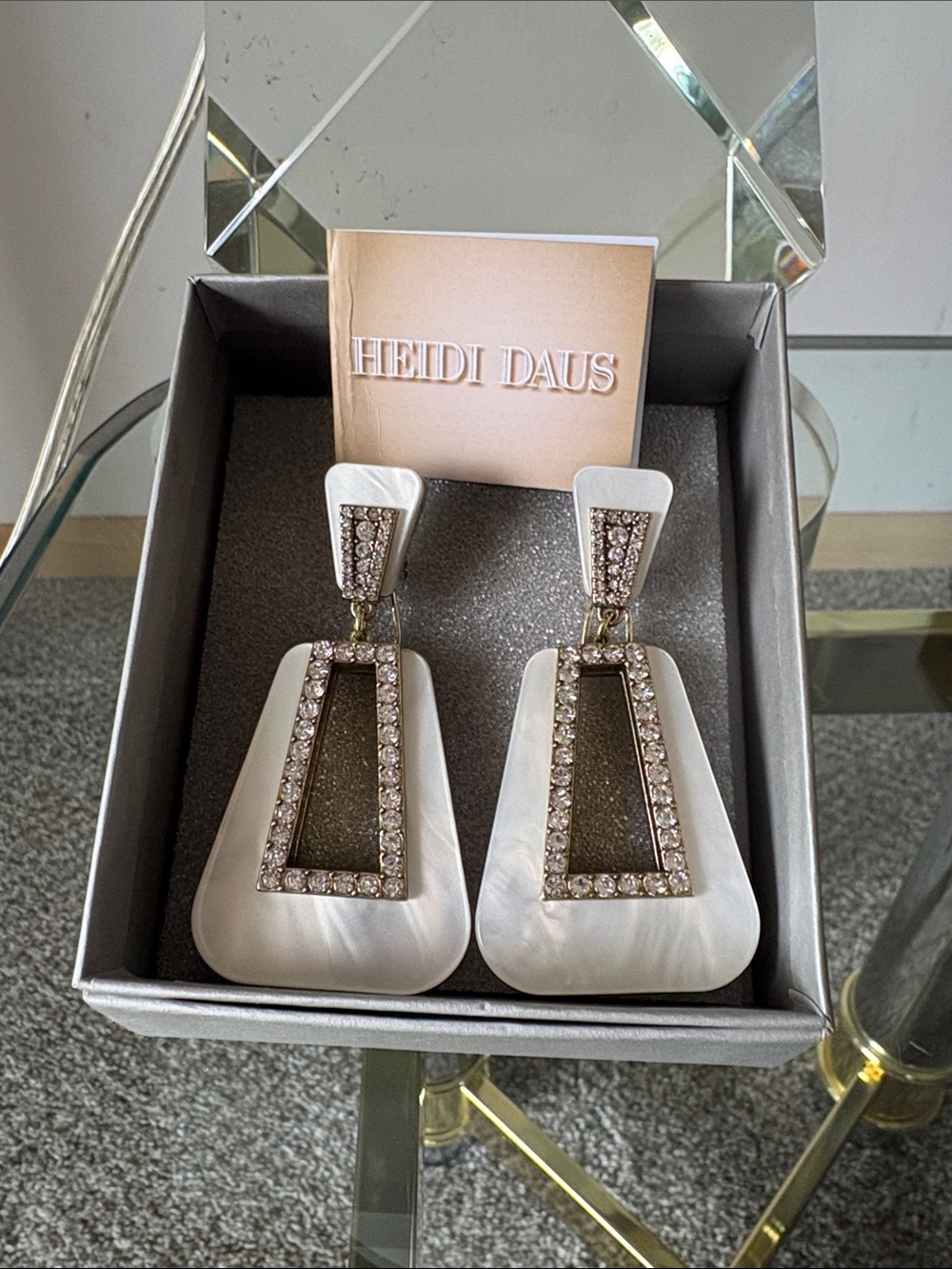 Heidi Daus  “TWO THE HAMPTONS” Resin and Crystal drop earrings!